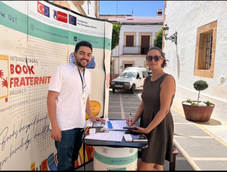 Exhibición del Proyecto en la Feria del Libro de España: Presentación de Aplicaciones Digitales y Herramientas Web