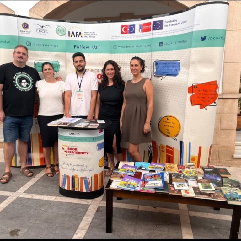 Presentación del Proyecto en la Feria del Libro de España: Exhibición de Herramientas y Aplicaciones Digitales