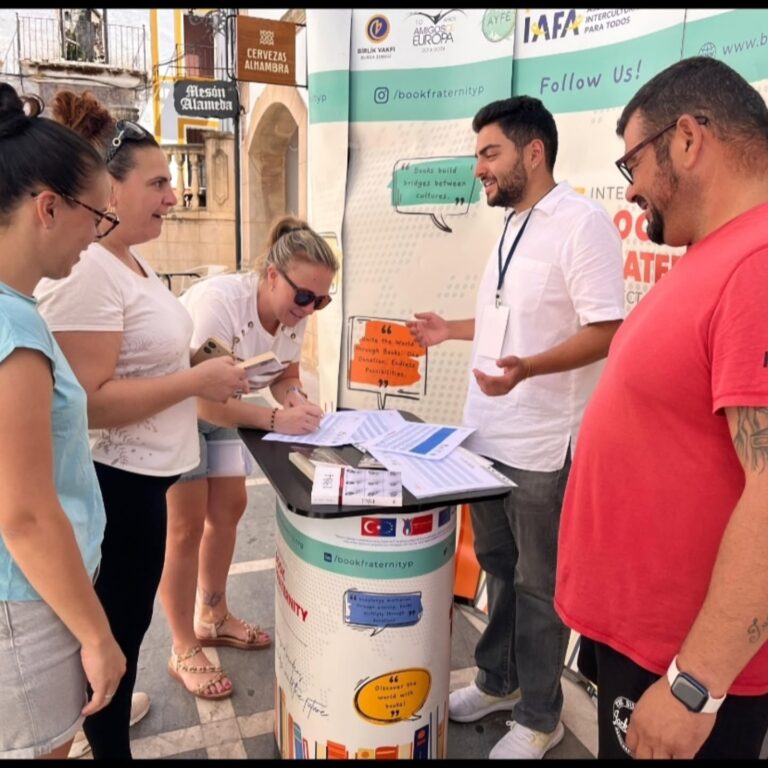 Stand de la Feria del Libro de España: Presentación de Herramientas del Proyecto y Aplicaciones Digitales