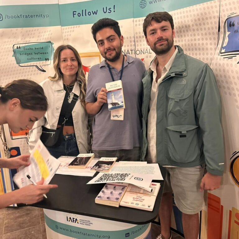 Presentación del Proyecto en la Feria del Libro de España: Exposición de Aplicaciones Web y App