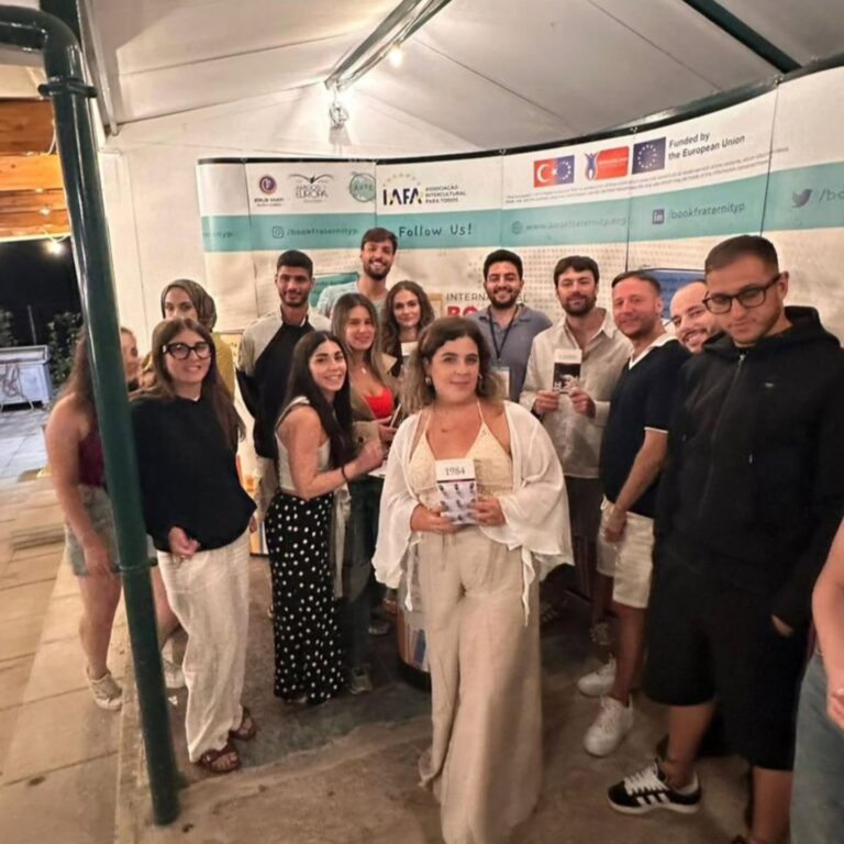 Exhibición de Innovación Digital: Presentación del Sitio Web y la App del Proyecto en la Feria del Libro de España